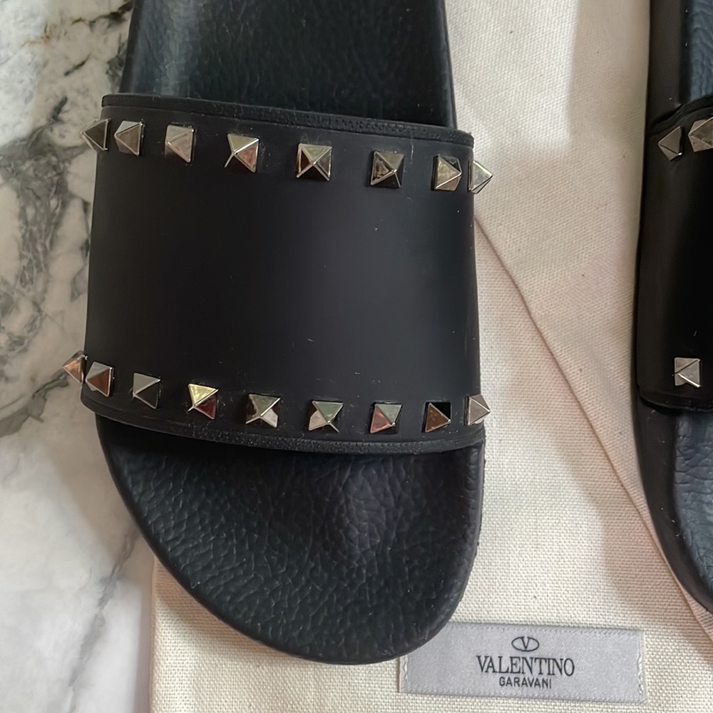 VALENTINO Rockstud Rubber Slider Sandal🖤 - Picture 6 of 15